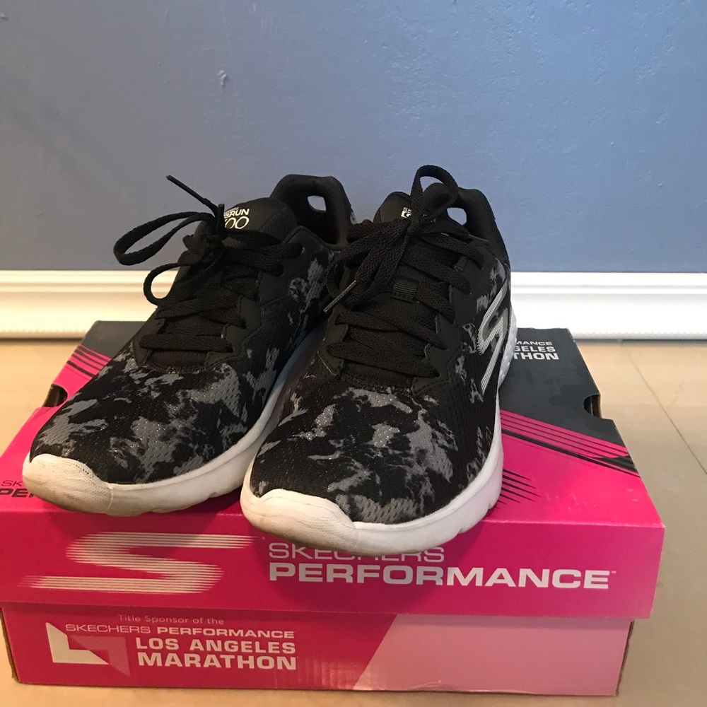 Sketchers sneakers